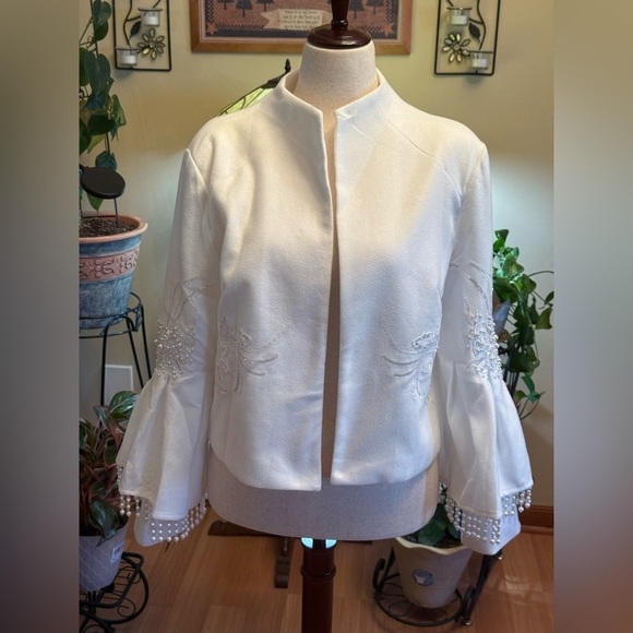 Jackets & Blazers - Elegant Women's White XXL Jacket with Pearl Detailing Flare Sleeves Embroidered
